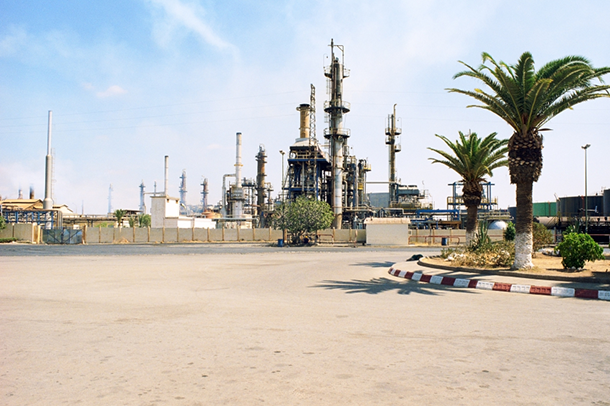 middle-east-refinery
